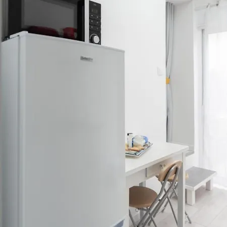 アパート Nice Studio Apartment With Garden And Parking ヴィルジュイフ