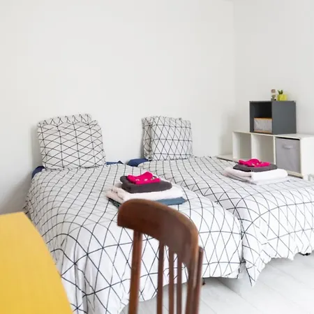 Nice Studio Apartment With Garden And Parking アパート *