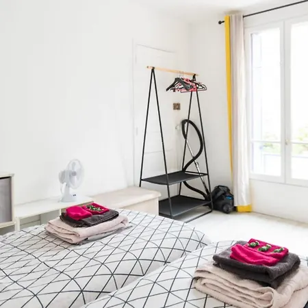 Nice Studio Apartment With Garden And Parking アパート *